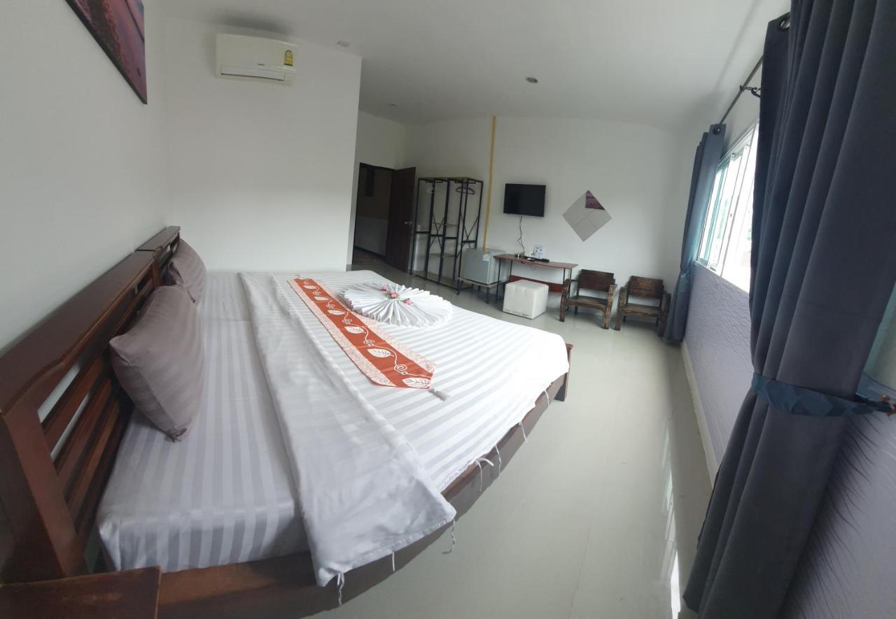 At Home Hotel Patong Екстер'єр фото