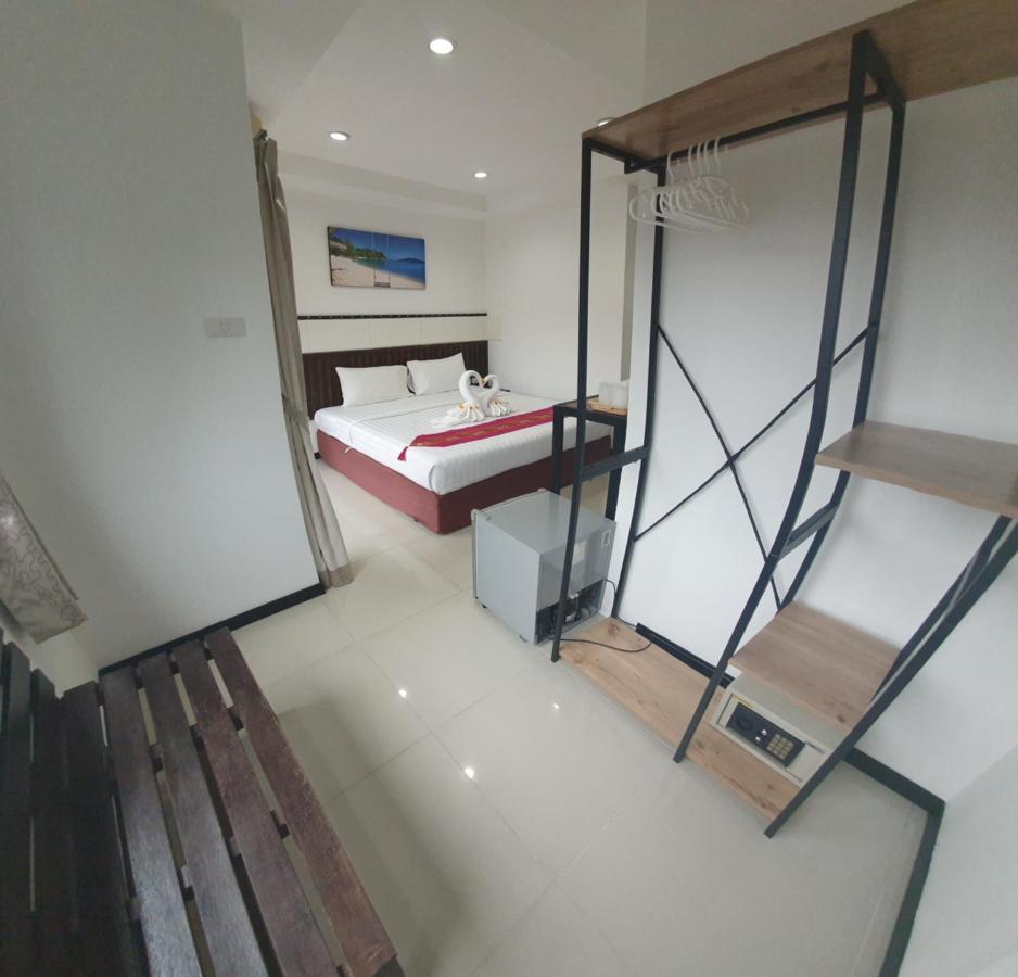 At Home Hotel Patong Екстер'єр фото