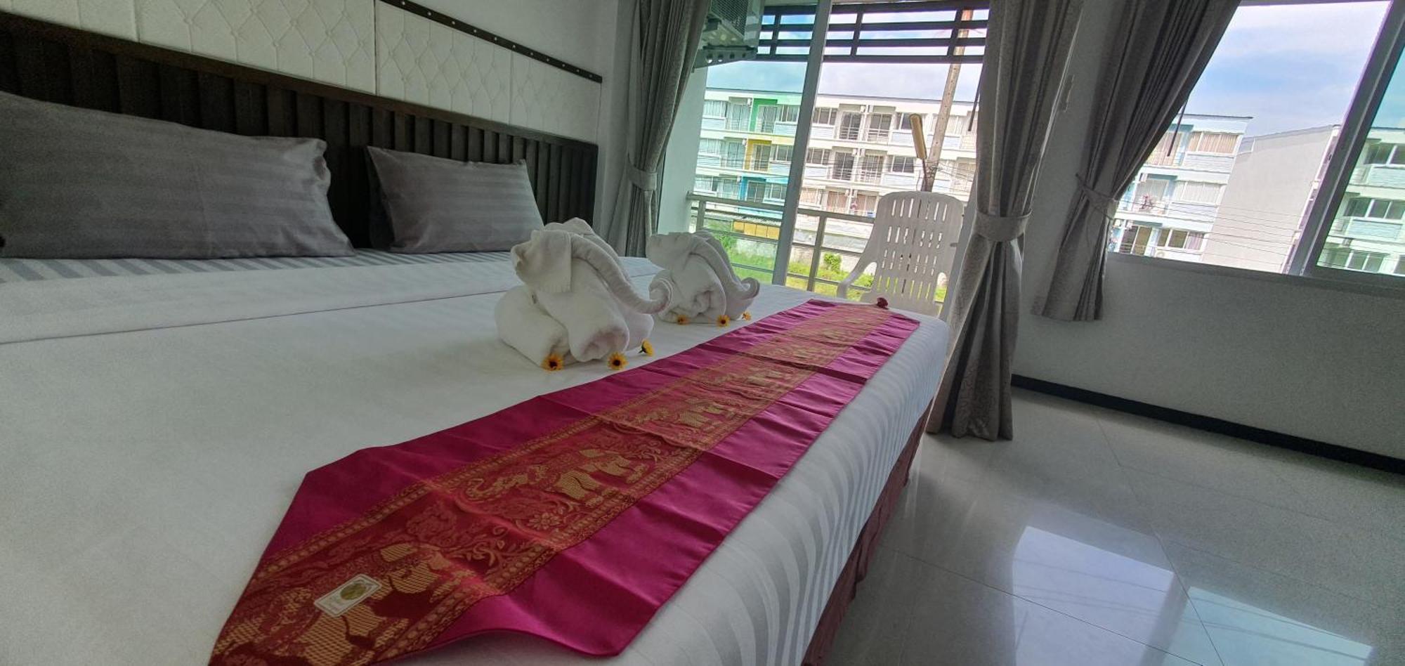 At Home Hotel Patong Екстер'єр фото